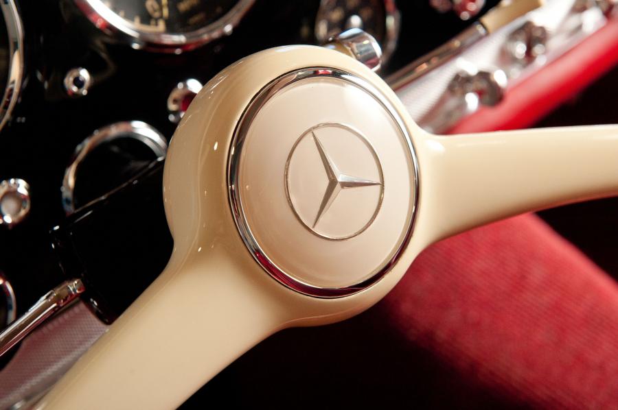 Детали интерьера Mercedes-Benz 300 SL 1957 года  (фото 46 из 59)